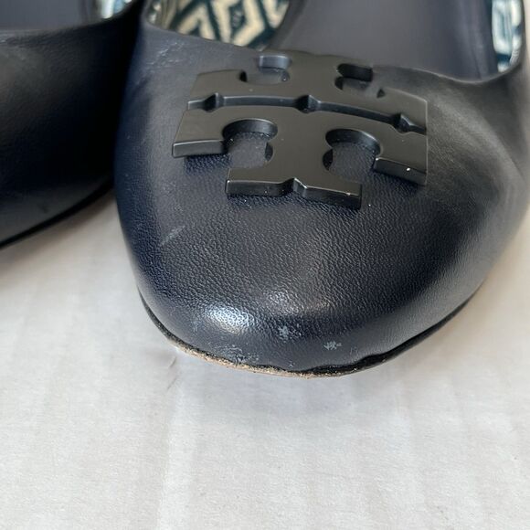 Tory Burch Navy Leather Slip On Wedge Pumps Sz 9M Round Toe Logo Emblem Comfort - Picture 16 of 16
